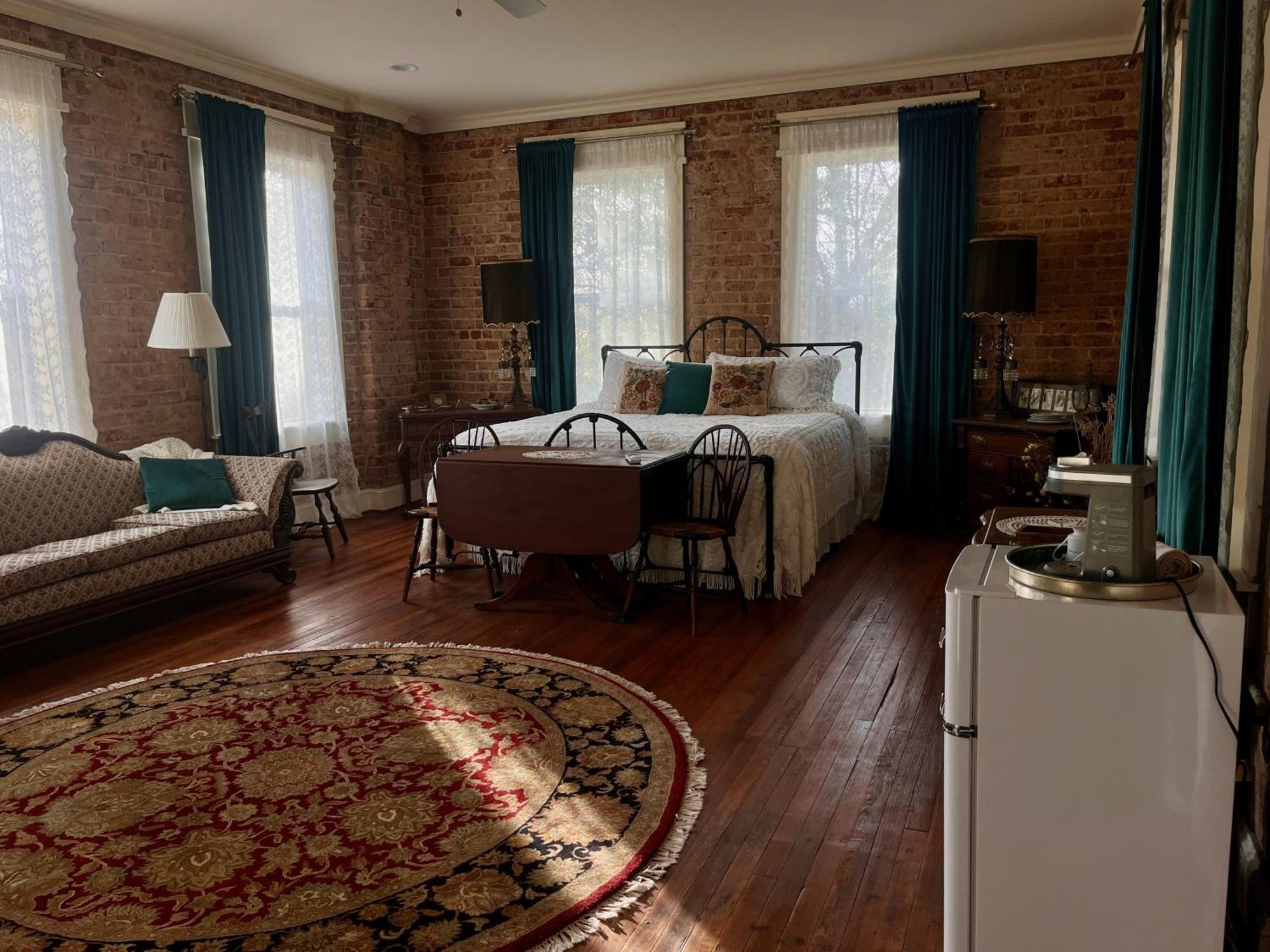 Tanglewood Inn Гринвилл Экстерьер фото