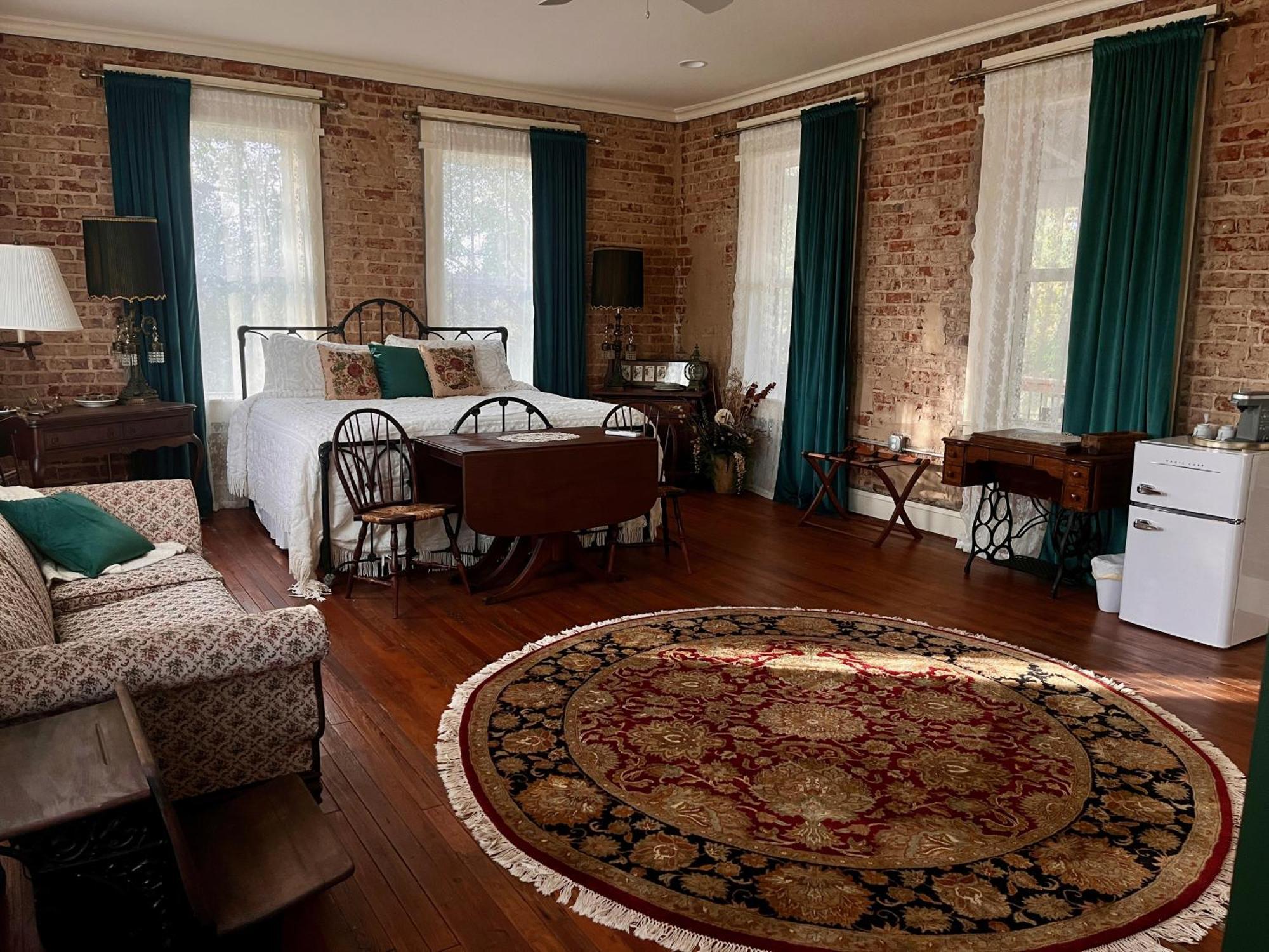 Tanglewood Inn Гринвилл Экстерьер фото